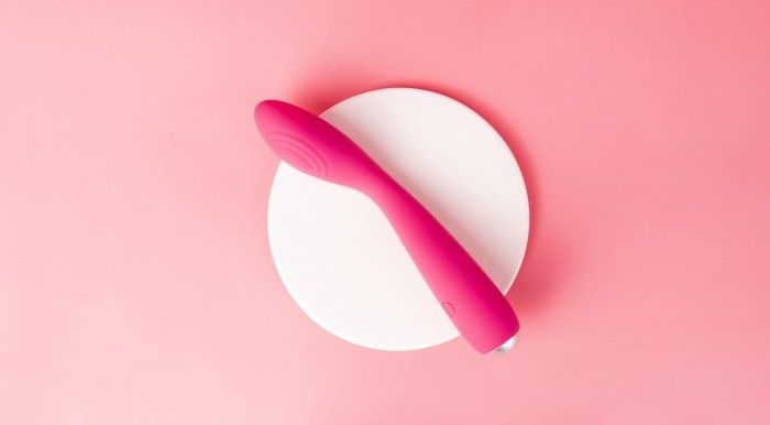 SVAKOM - Iris G-spot Vibrator - Plum Red - View 13